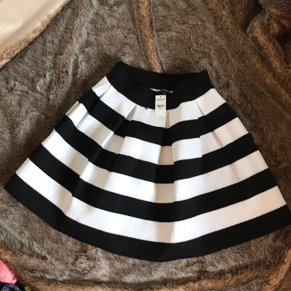 Gorgeous skirt Very very cute very chic